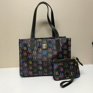 NWOT Dooney and Bourke Small Shopper with wristlet